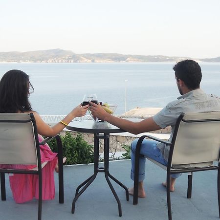 Hotel Adamas ภายนอก รูปภาพ