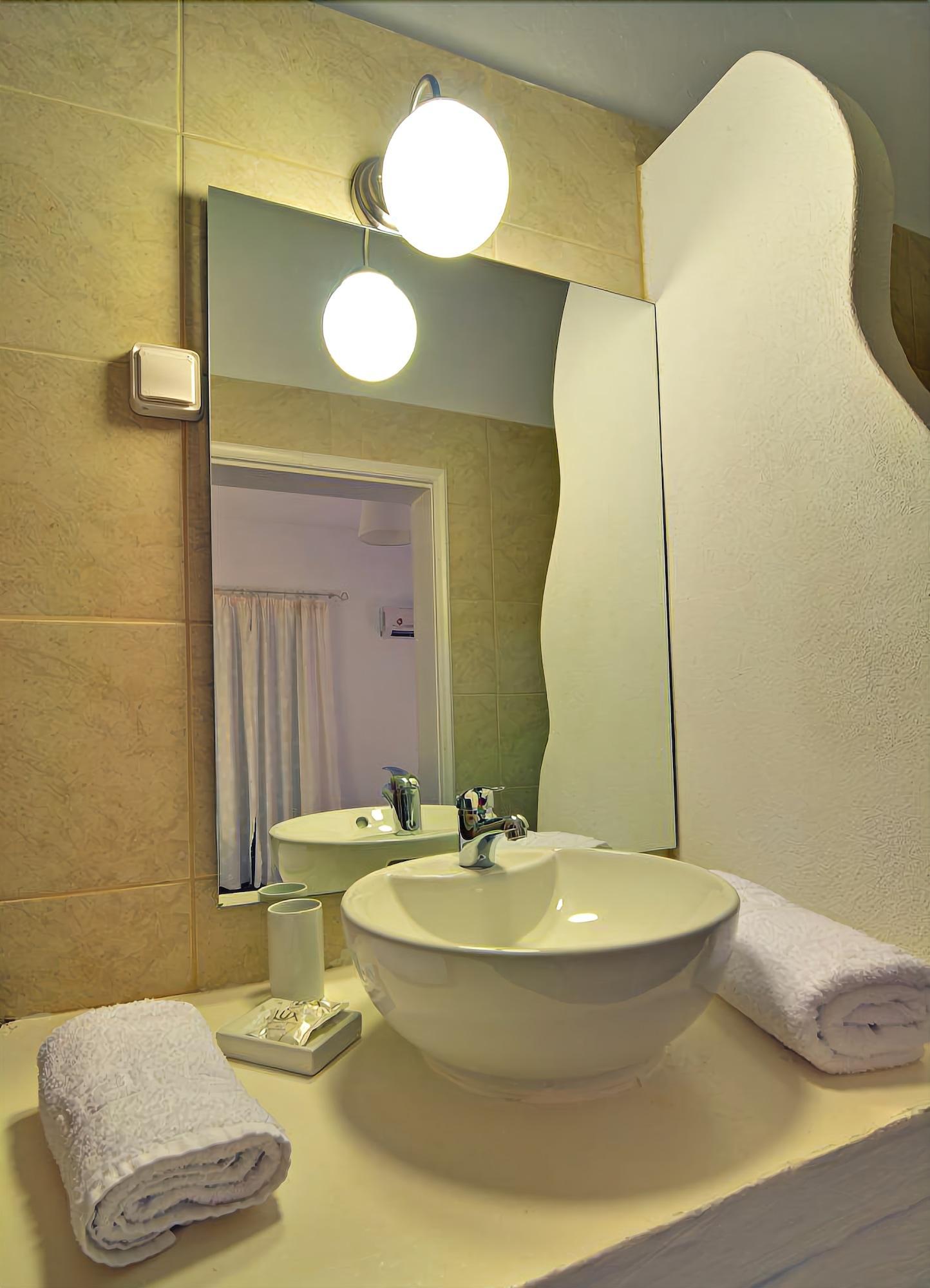 Hotel Adamas ภายนอก รูปภาพ
