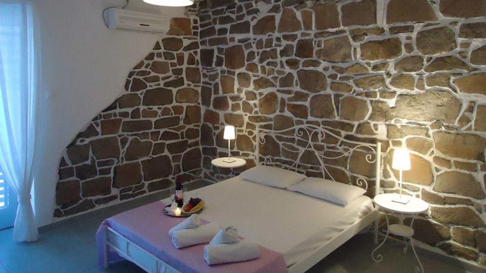 Hotel Adamas ภายนอก รูปภาพ